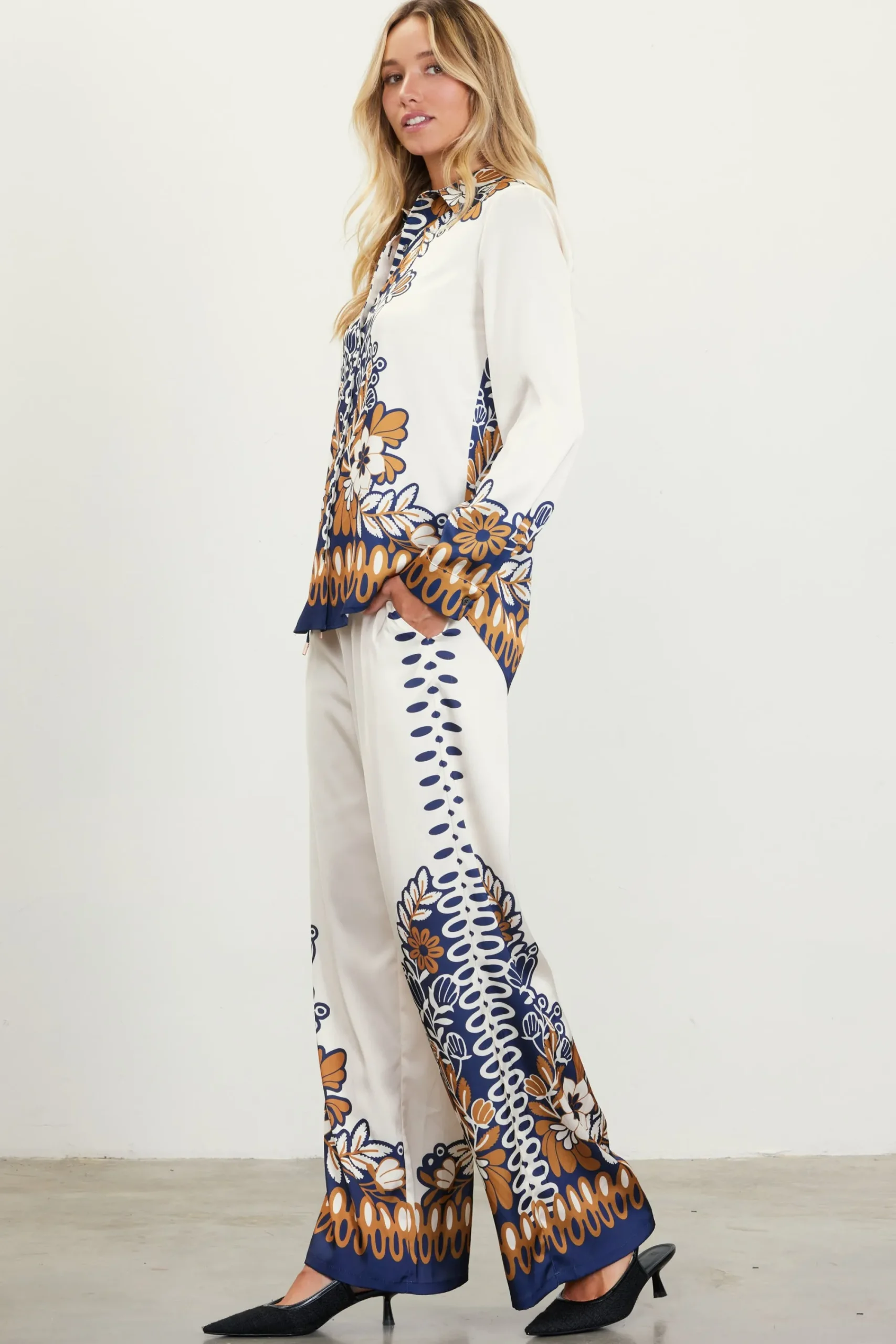 SKIES ARE BLUE Blythe Floral Print Relaxed Pants* Pants